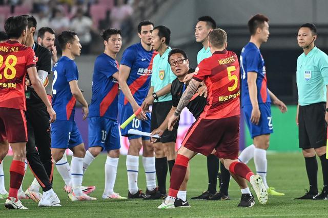 英超-拉什福德齐尔克泽双响 曼联4-0埃弗顿